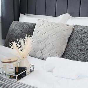 Luxury 2 Guest House, Parking With Ev , Wifi And Netflix